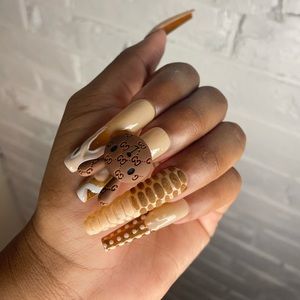 Press on nails “Cream” set